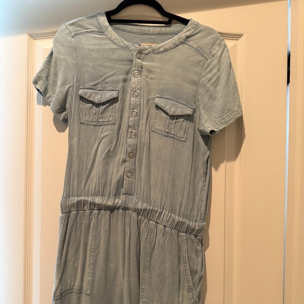 Chaser | Heirloom Woven Snap Button Down Romper | Powder Blue | Size: M